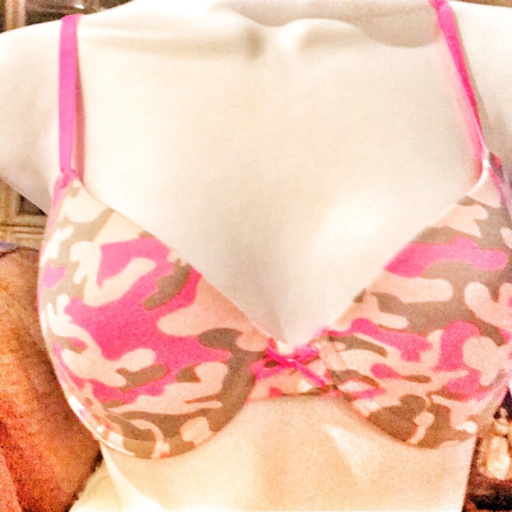 New So T-shirt camo bra in pink 34c